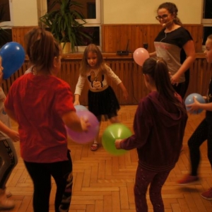 pokaż obrazek - Warsztaty taneczne dla dzieci- zabawy z balonami.